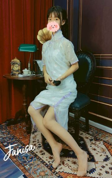 欧美超模乔治娅写真_720神马影院在线